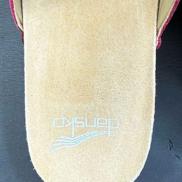Dansko Women's Ravyn Milled Nubuck Sandals Fuchsia Size 6.5  (37) - Picture 6 of 10